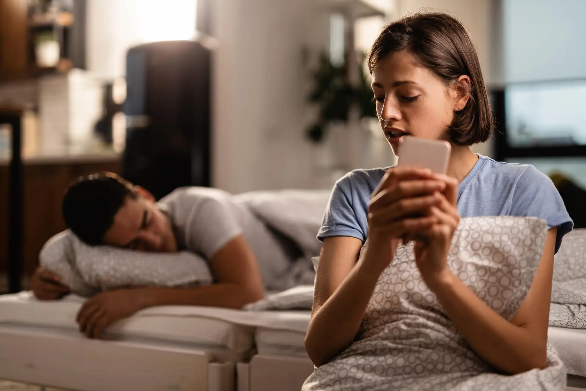 Private detective conducting cheating spouse investigation in Karachi at night.